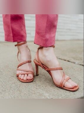 Inez Sophia Sandal in pink lizard size 6 W